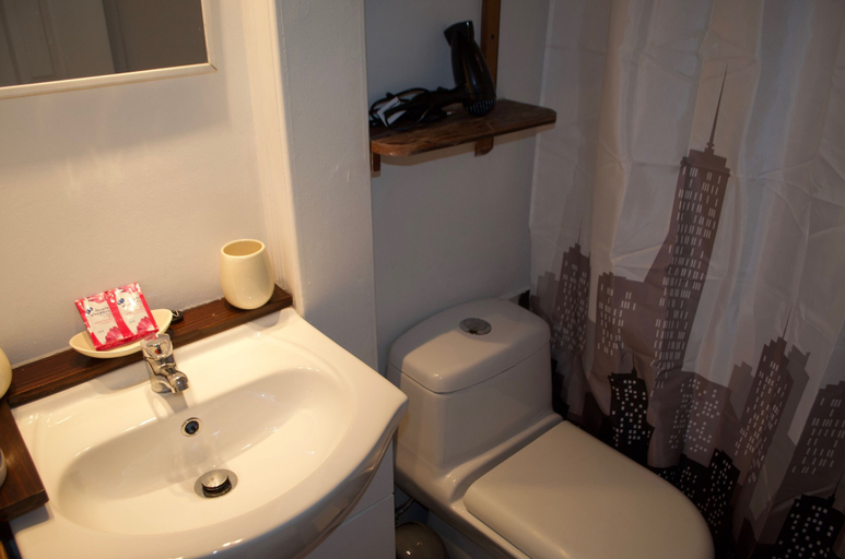 Bathroom 4, Lofts Oxford Cerro Alegre, Valparaíso