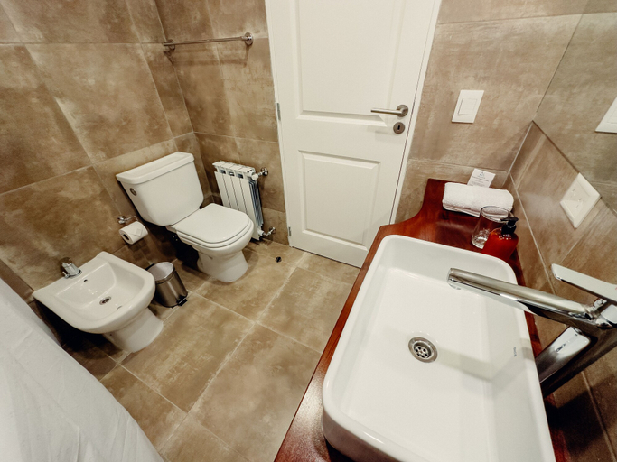 Bathroom 4, Destino Calafate, Lago Argentino