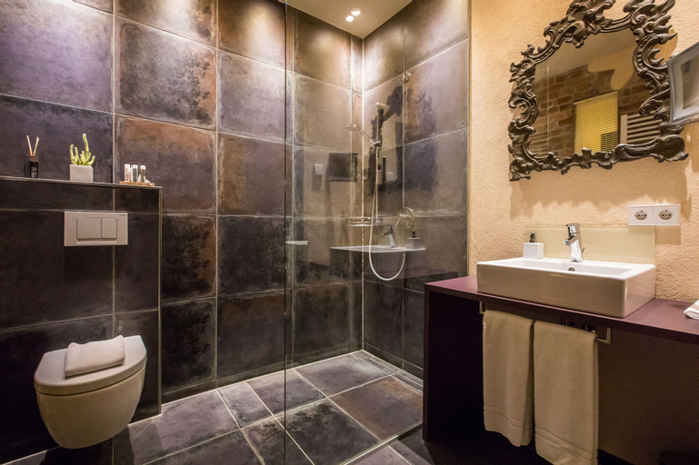 Bathroom 4