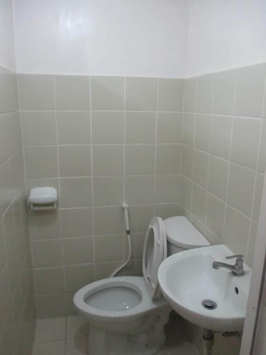 Bathroom 3, John D Staycation, Tagaytay City
