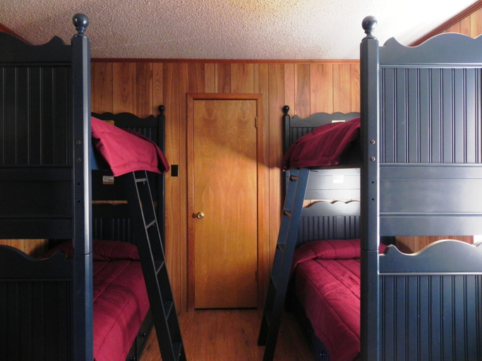 Bedroom 3, Pope's Landing Marina, Wood