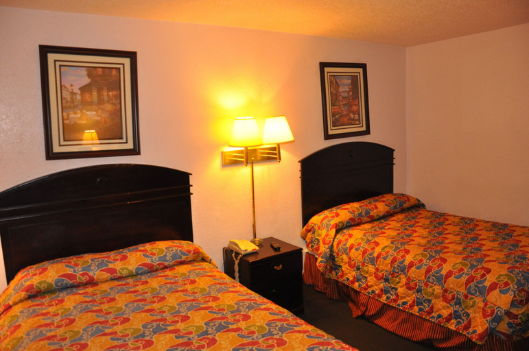Bedroom 3, Heritage Inn, Jefferson
