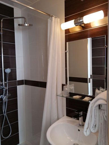 Bathroom 5, Hôtel du Roi René, Paris
