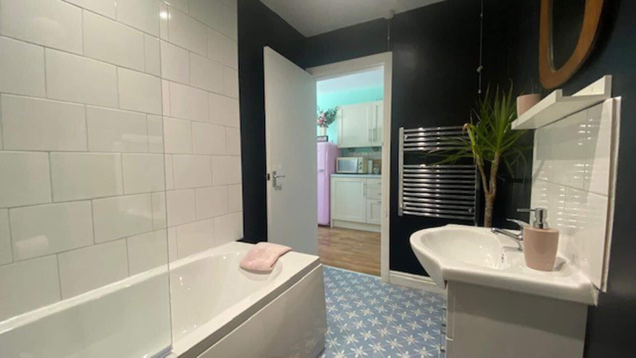 Bathroom 3, 2-bed Flat in Summerbridge Harrogate, Pet Friendly, North Yorkshire