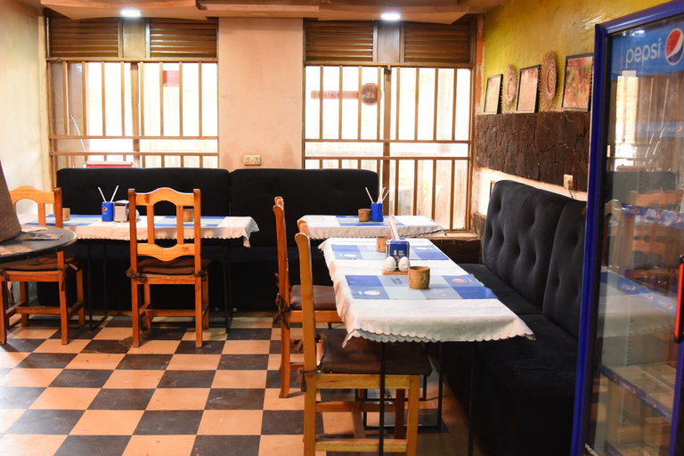 Food & Drinks 5, Motel Santaviva, Kisoro