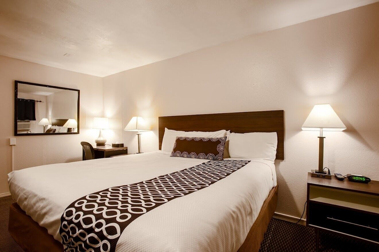 Bedroom 4, Celilo Inn, Coconino