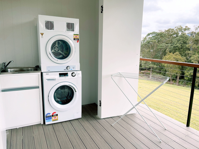Bathroom 4, Seven Peaks Farm Stay, Caloundra - Rail Corridor