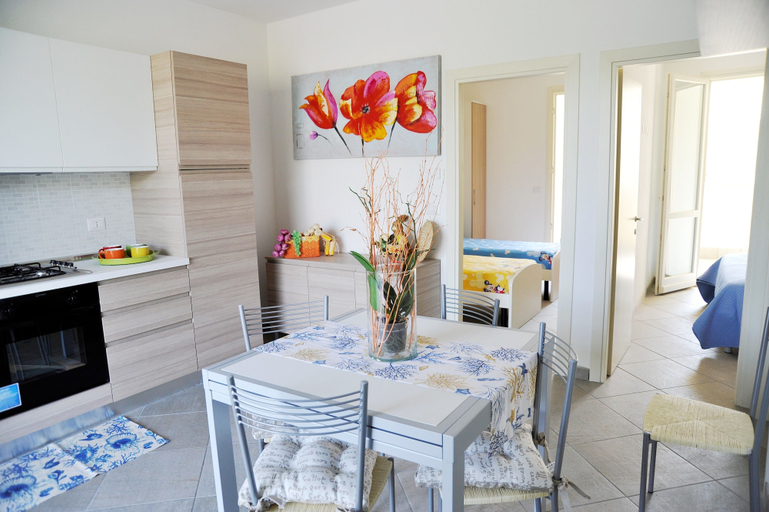 In-room dining 3, Tigli F 6 Su Due Livelli, Ferrara