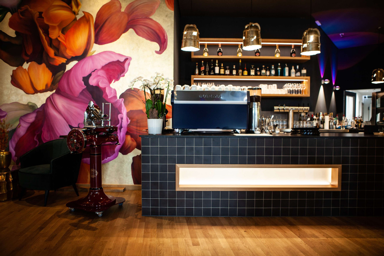 Food & Drinks 16