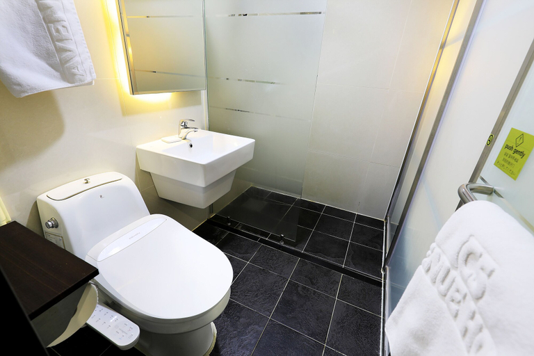 Bathroom 4, CS Avenue Hotel, Eun-pyeong