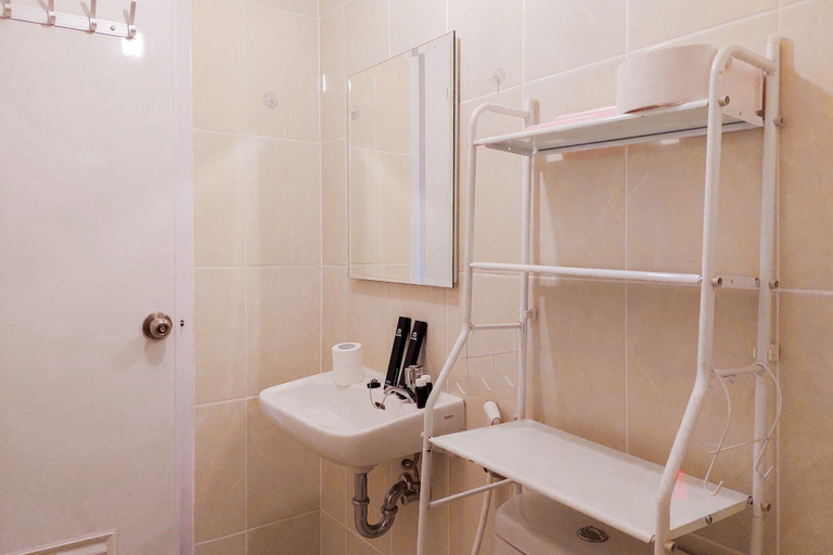 Bathroom 3, Restful And Cozy 2Br Apartment At M-Town Residence, Tangerang