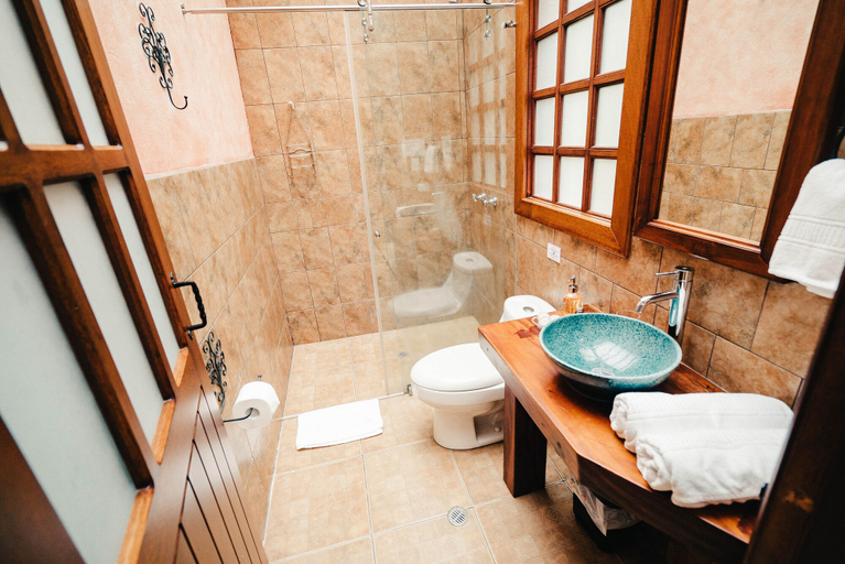 Bathroom 5, Hacienda Las Cuevas Terra Lodge, Quito