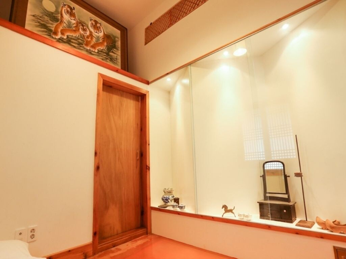 Bathroom 4, TREGA Museum Guesthouse, Jeonju