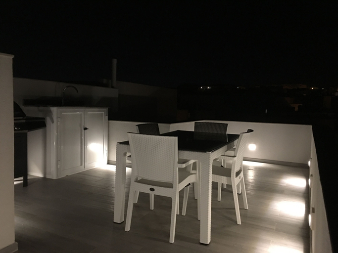Dining 5, Seafront Penthouse Triplex- Roof Terrace & Hot Tub, St Julian's