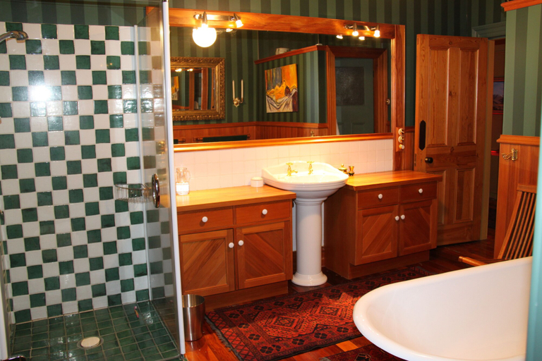 Bathroom 4, Villa Rouge B&B, Invercargill
