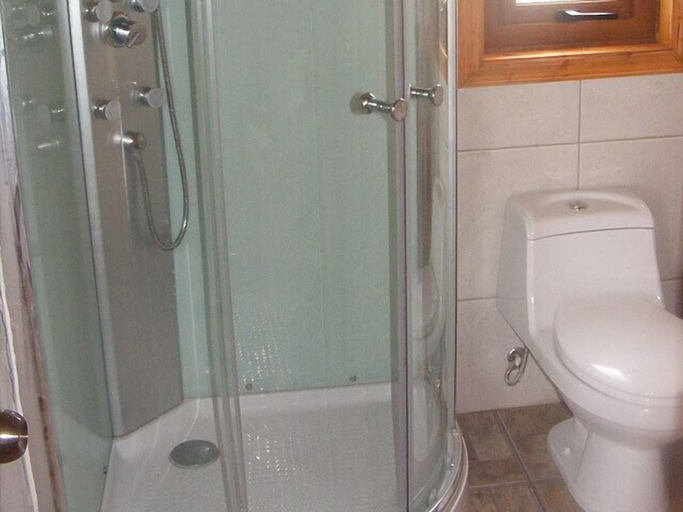 Bathroom 5, Krause Lodge, Llanquihue