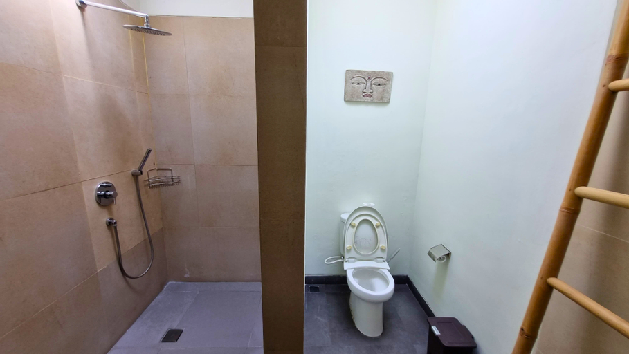 Bathroom 12