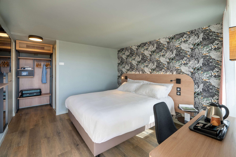 Bedroom 3, Sure Hotel by Best Western Rochefort-Sur-Mer, Charente-Maritime