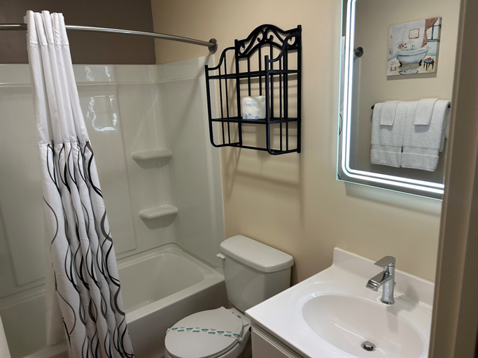 Bathroom 4, Affordable Corporate Suites - Florist Road, Roanoke