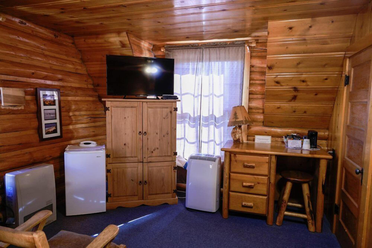 Others 4, Twin Pines Lodge & Cabins, Fremont