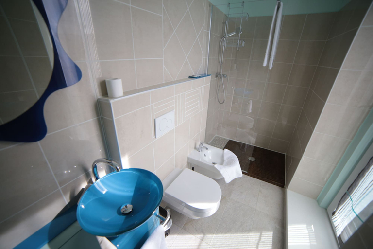 Bathroom 5, Notte Stellata, Cuneo