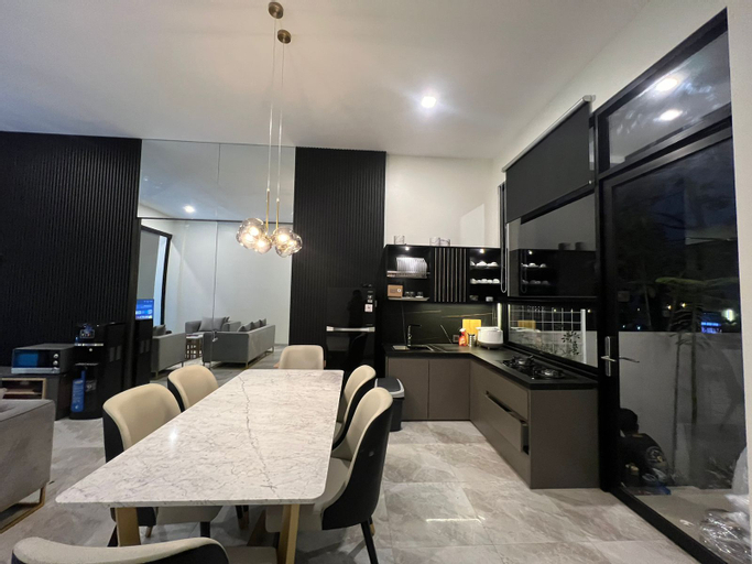 Dining Room 10