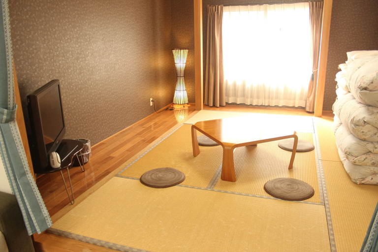 Bedroom 2, Seaside Pension Petit Shirahama, Shirahama