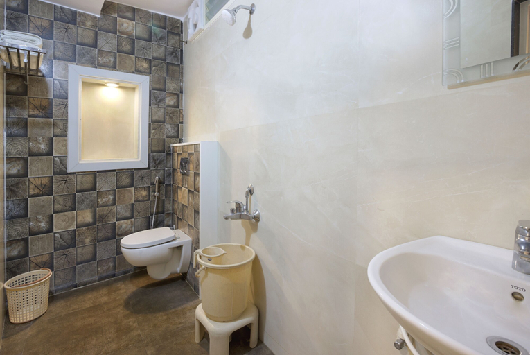 Bathroom 5, Mannars Yatrinivas Lodge, Mysore