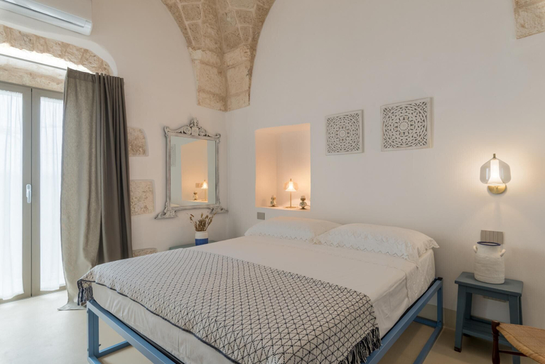 Room 2, Cementine Traditional Suite 11 by Wonderful Italy, Brindisi