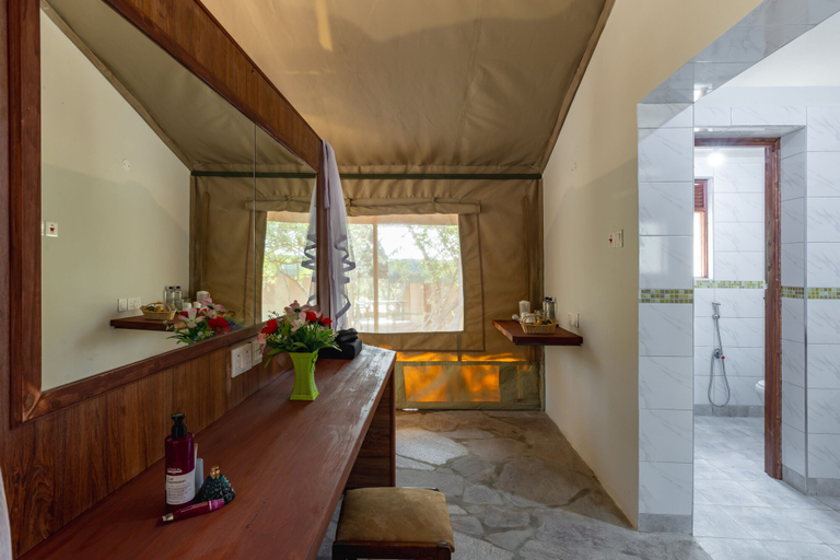 Bathroom 4, Sentrim Mara Game Lodge, Narok West