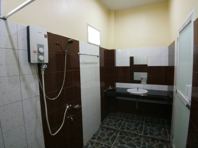 Bathroom 3, Baan Mek Lom, Thai Mueang