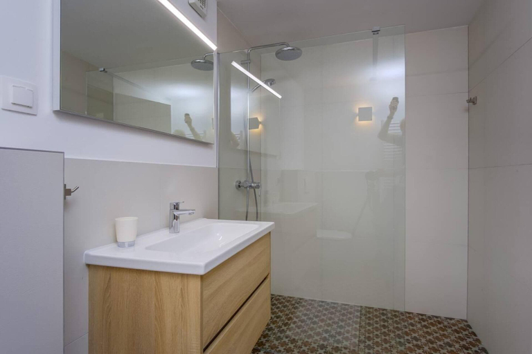 Bathroom 3, Impeccable 4-bed Apartment in Osor, Mali Lošinj