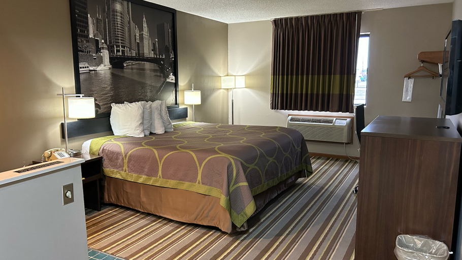 Bedroom 2, Super 8 by Wyndham Gilman, Iroquois