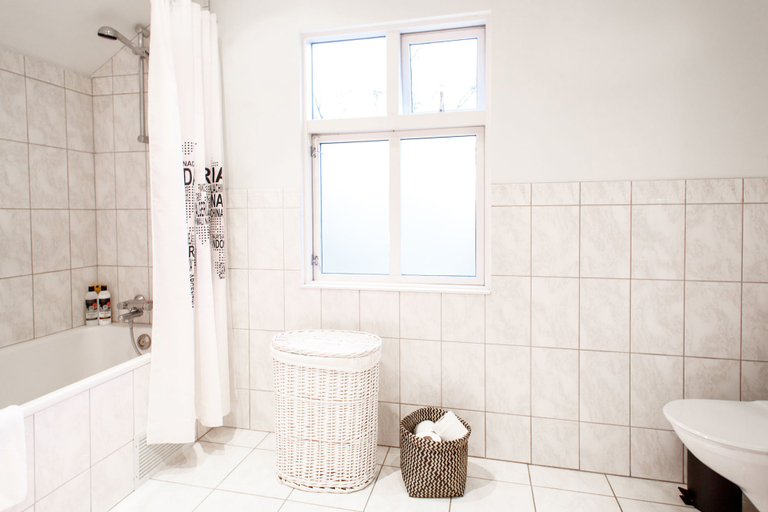 Bathroom 4, Akureyri Central House, Akureyri