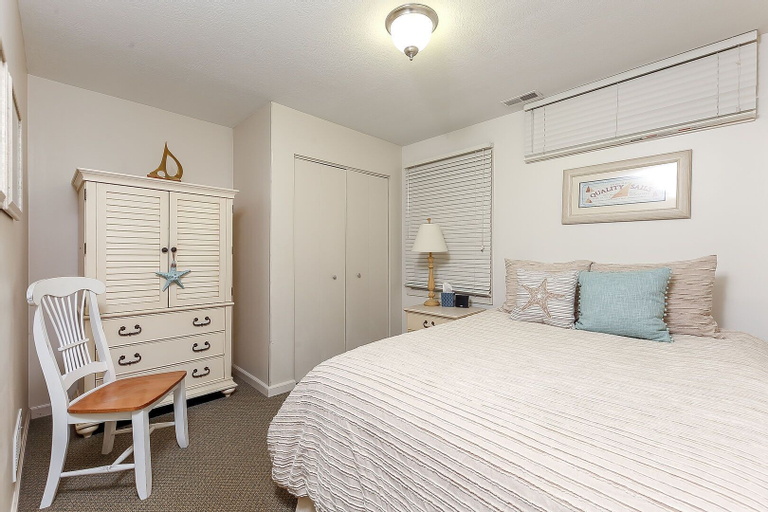The Shores Lakeside Condo Unit 5677, Grand Traverse