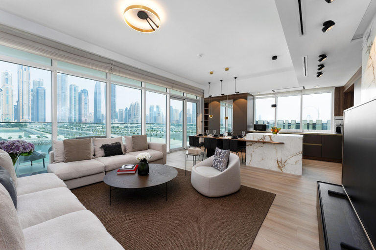 Living room, Maison Privee - Deluxe 3BR Apt w/ Dubai Marina View and Beach Access, Dubai