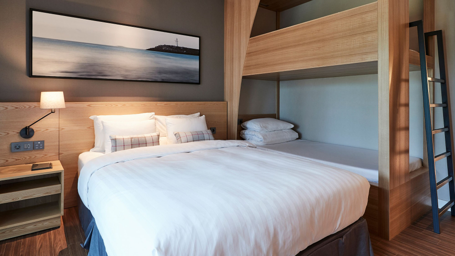 Bedroom 4, The Suites Hotel Jeju, Seogwipo