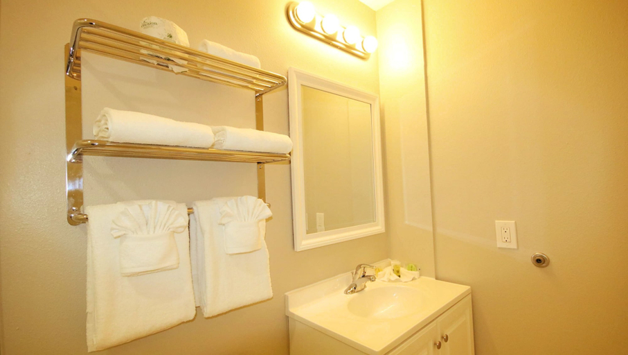 Bathroom 3, John's Pass Hotel, Pinellas