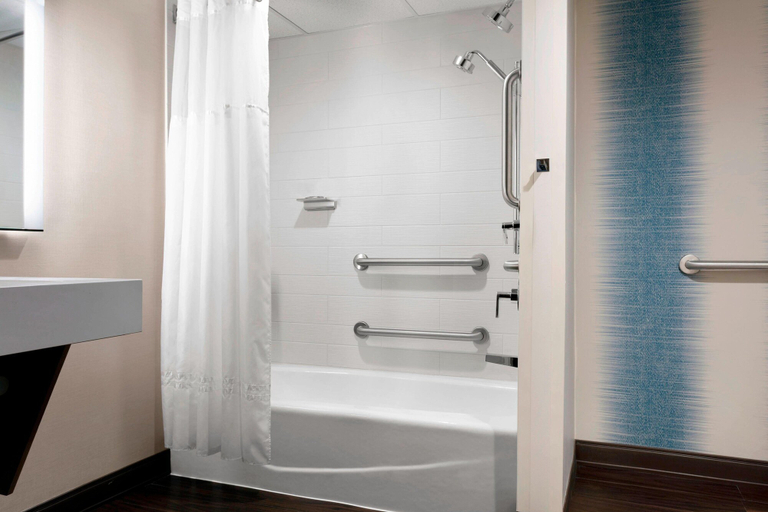 Bathroom 4, Des Moines Marriott Downtown, Polk