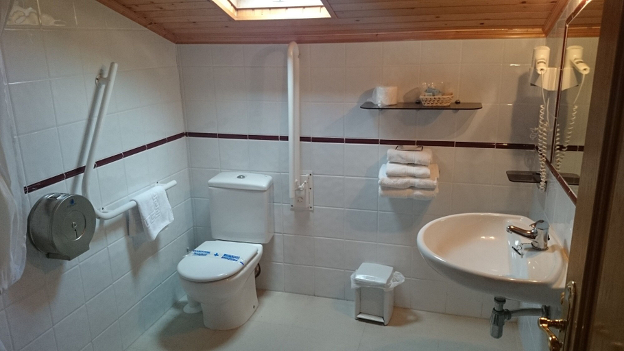 Bathroom 5, Hotel Valdoviño Express, A Coruña