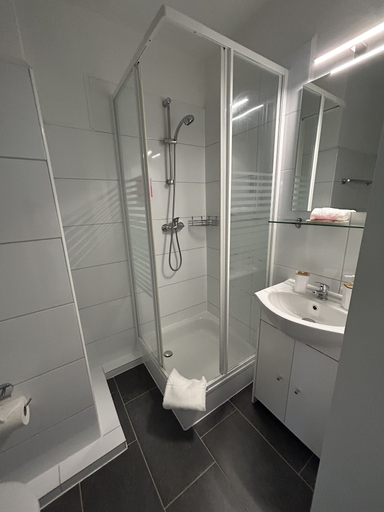 Bathroom 5, Hotel Hasselberg, Kaiserslautern