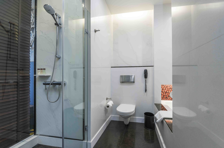 Bathroom 17