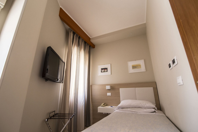 Bedroom 3, Albergo Mediterraneo, Palermo