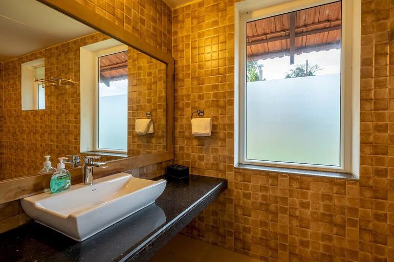 Bathroom 3, Gudlu, Chikmagalur