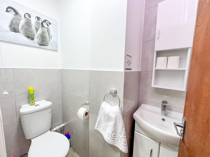 Bathroom 5, Baxter House, Lincolnshire