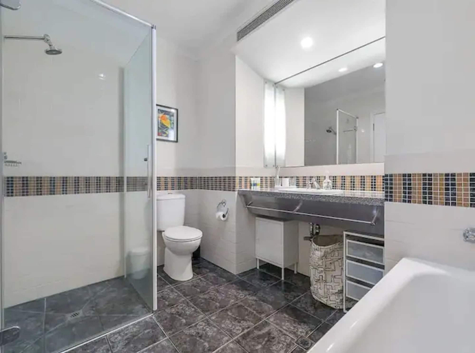 Bathroom, Spacious One Bedroom With Pool And Gym!, Waitakere