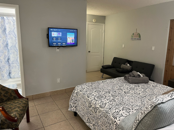 Bedroom 3, Amazing & cozy Duplex near Zoo Miami, Miami-Dade