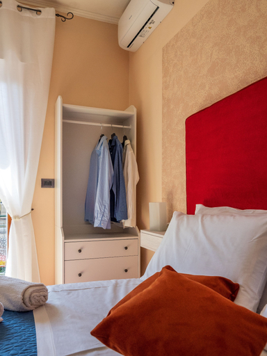Room 2, La rosa home, Napoli