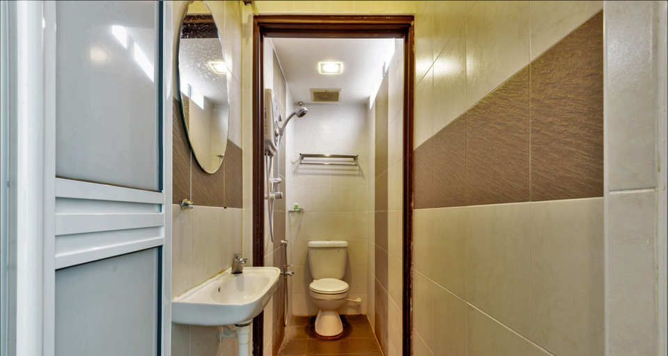 Bathroom 5, Kesang Laut Hotel, Ledang