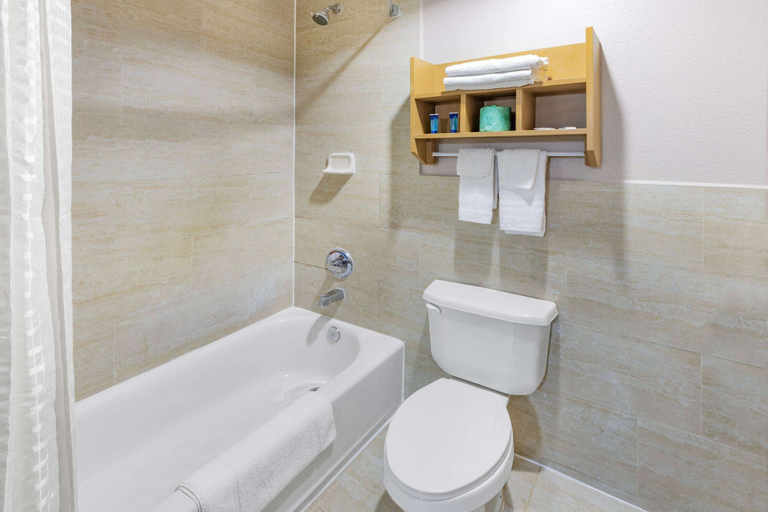 Bathroom 4, Super 8 by Wyndham League City, Galveston